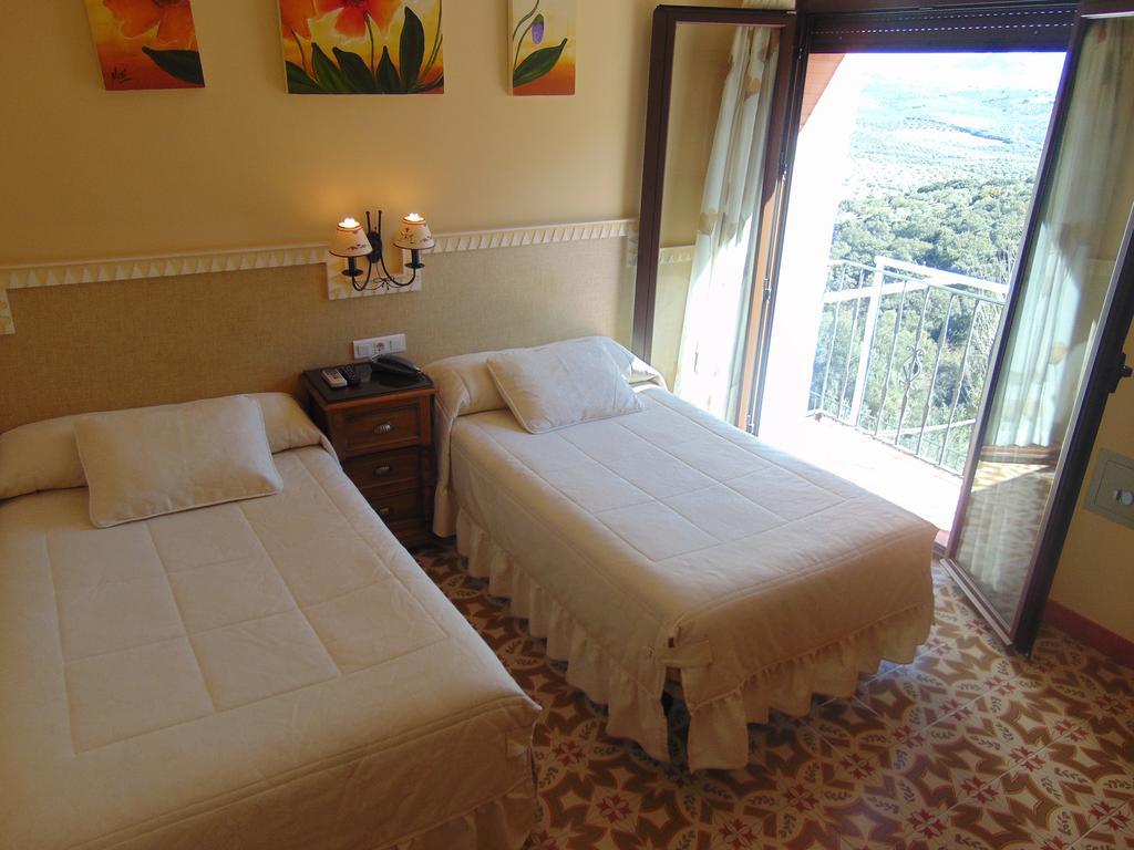 Hotel Sierra De Araceli לוסנה מראה חיצוני תמונה